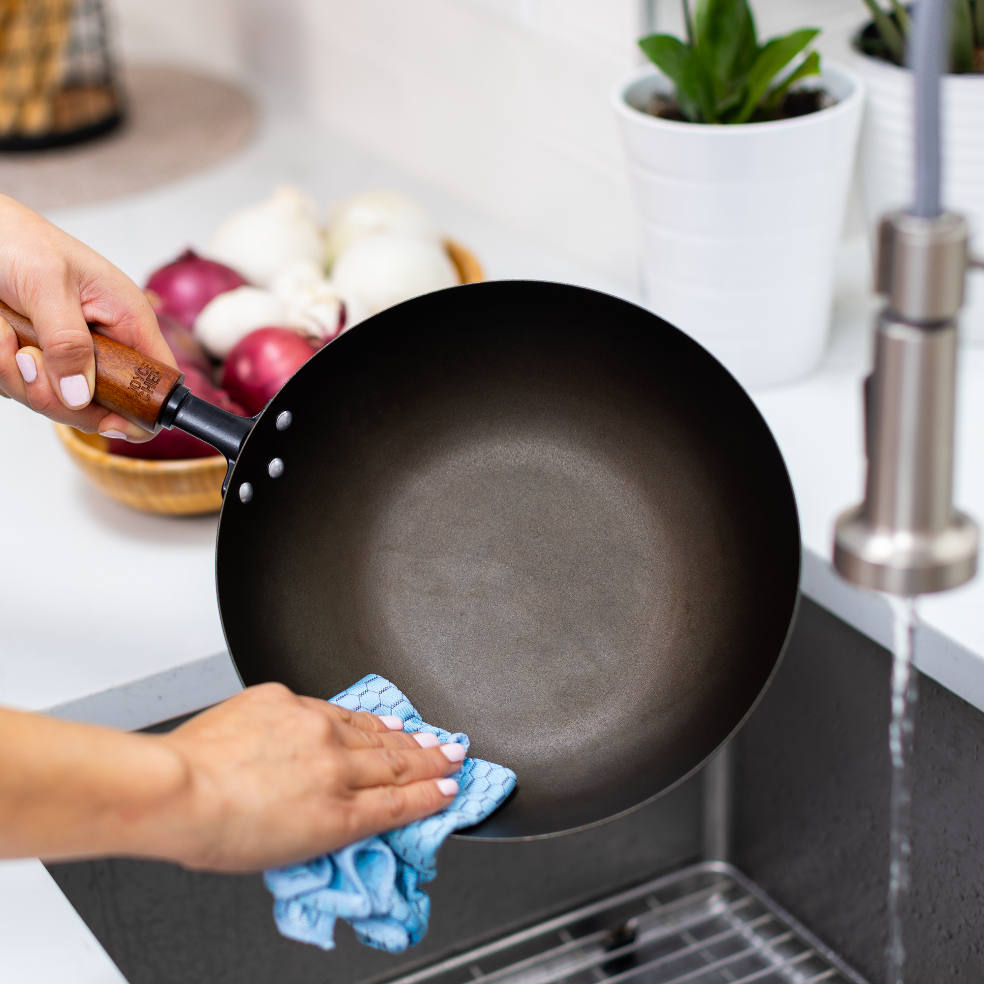 Classic Series 9.5-Inch Carbon Steel Preseasoned Stir Fry Pan