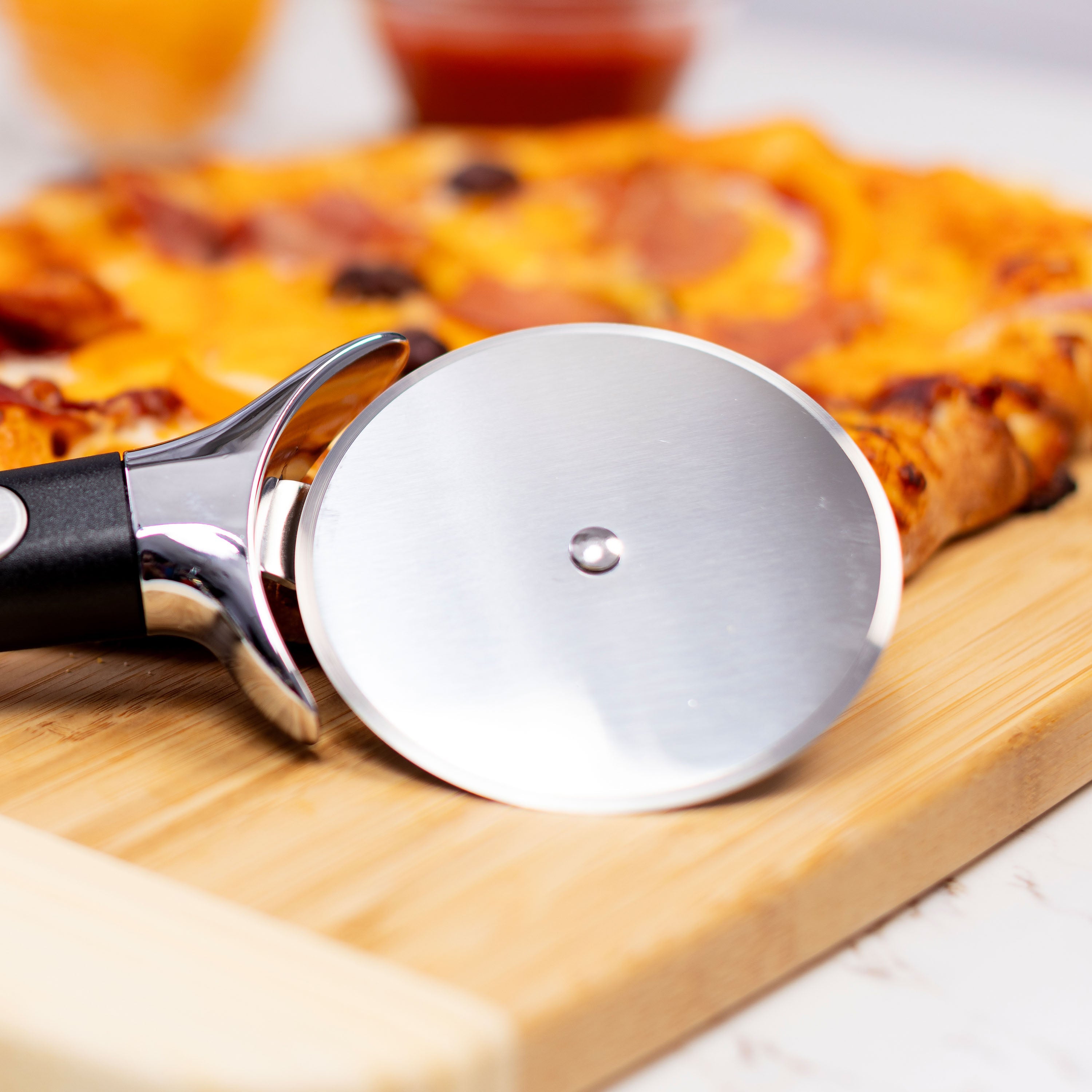 Premium Pizza Cutter, 3.5" Cutting Wheel
